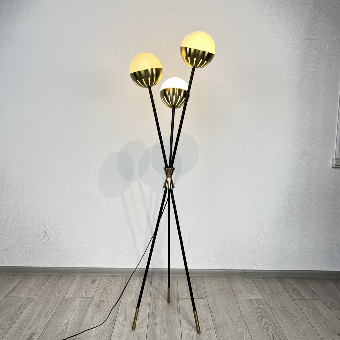 Торшер Caracas Tripod Floor Lamp By Imperiumloft