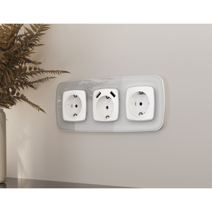 OP1260 Лицевая панель OMEGA (Белый матовый) для электрической розетки с/з QUANT