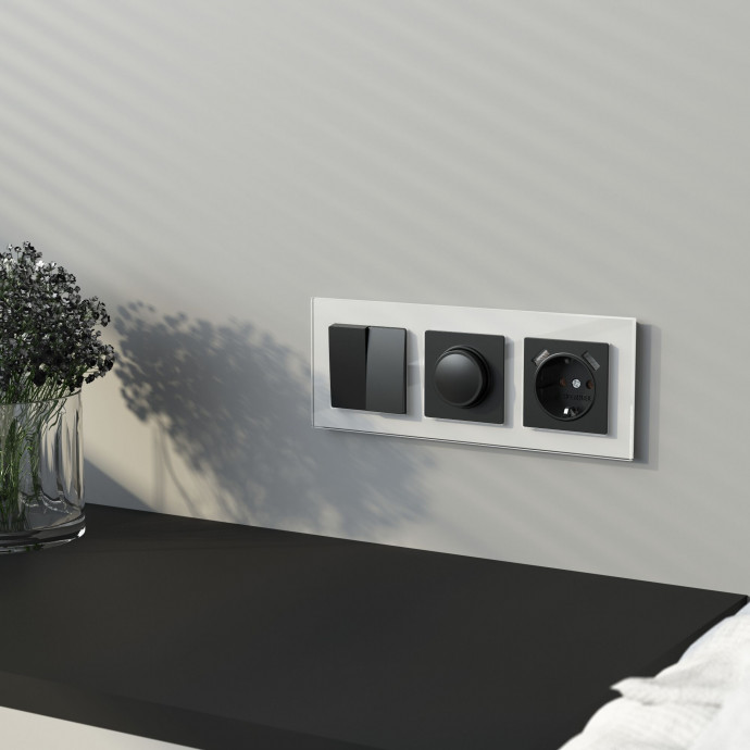 Рамка на 3 поста (белый,стекло) W0031101