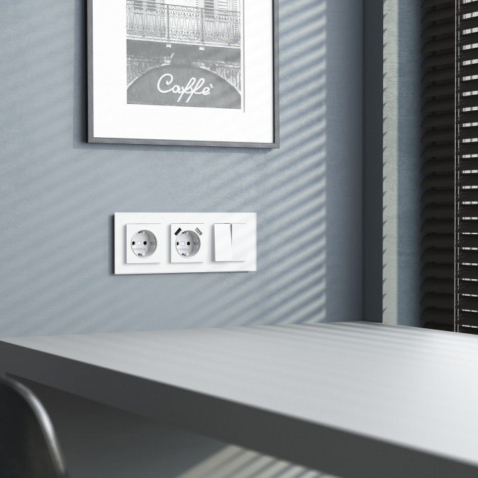 Рамка на 3 поста (белый матовый) W0031105