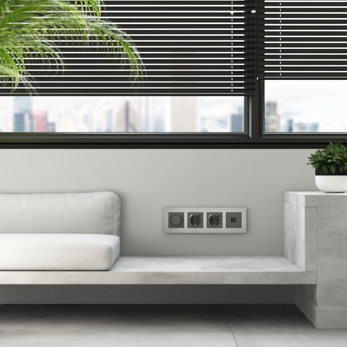 Рамка на 4 поста  AluMax (алюминий) W0043506