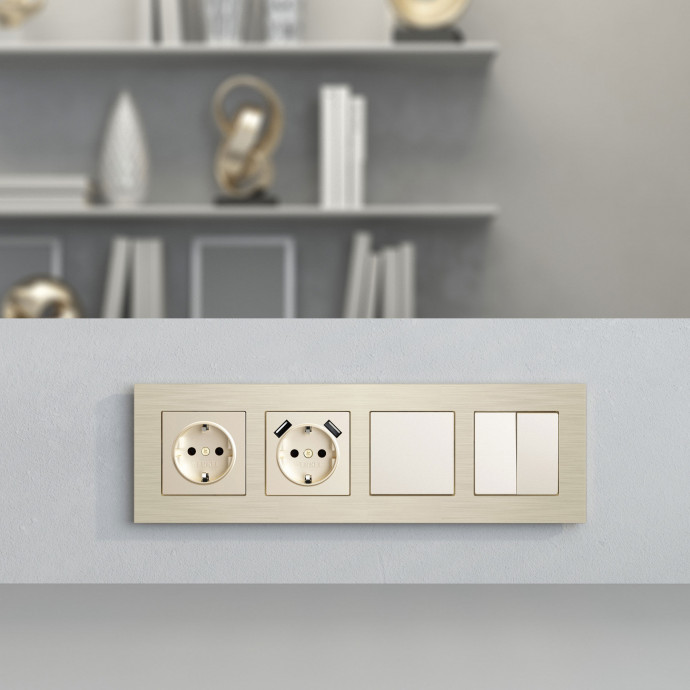 Рамка на 4 поста  AluMax (шампань) W0043511