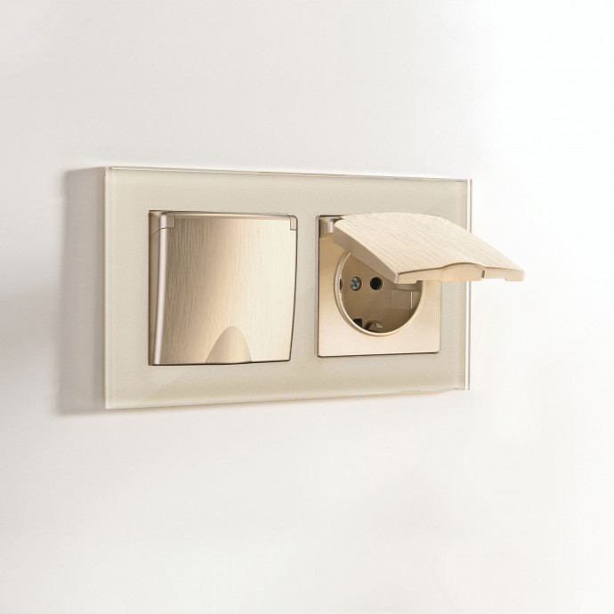 Розетка влагозащ. с зазем. с защит. крышкой и шторками (шампань рифленый) W1171210